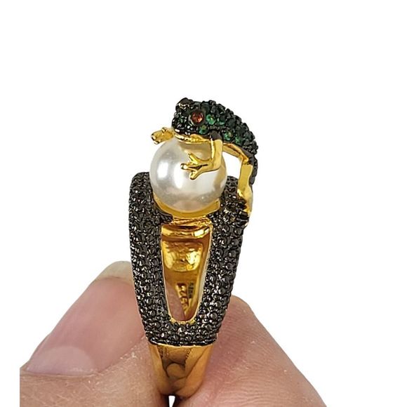 Gold Plated Round Green and Red Cubic Zirconia Frog on Faux Pearl Ring Size 9.5 - Picture 8 of 8